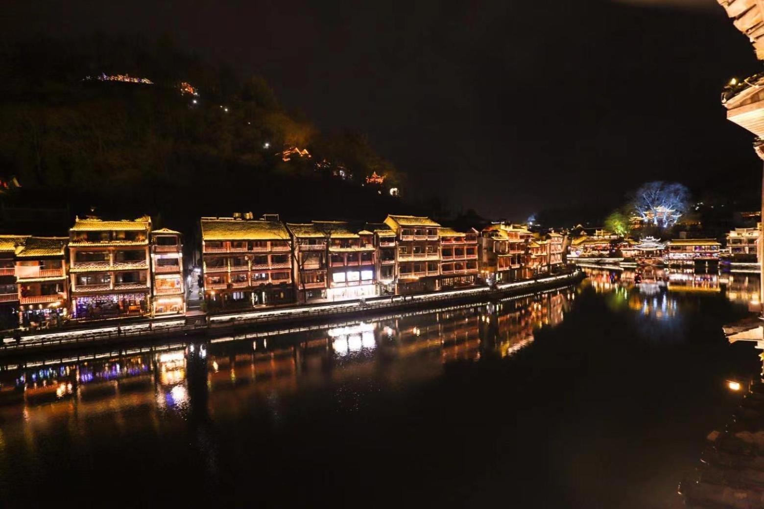Fenghuang Ancient Town Lazy Cat Riverside Inn Exterior photo