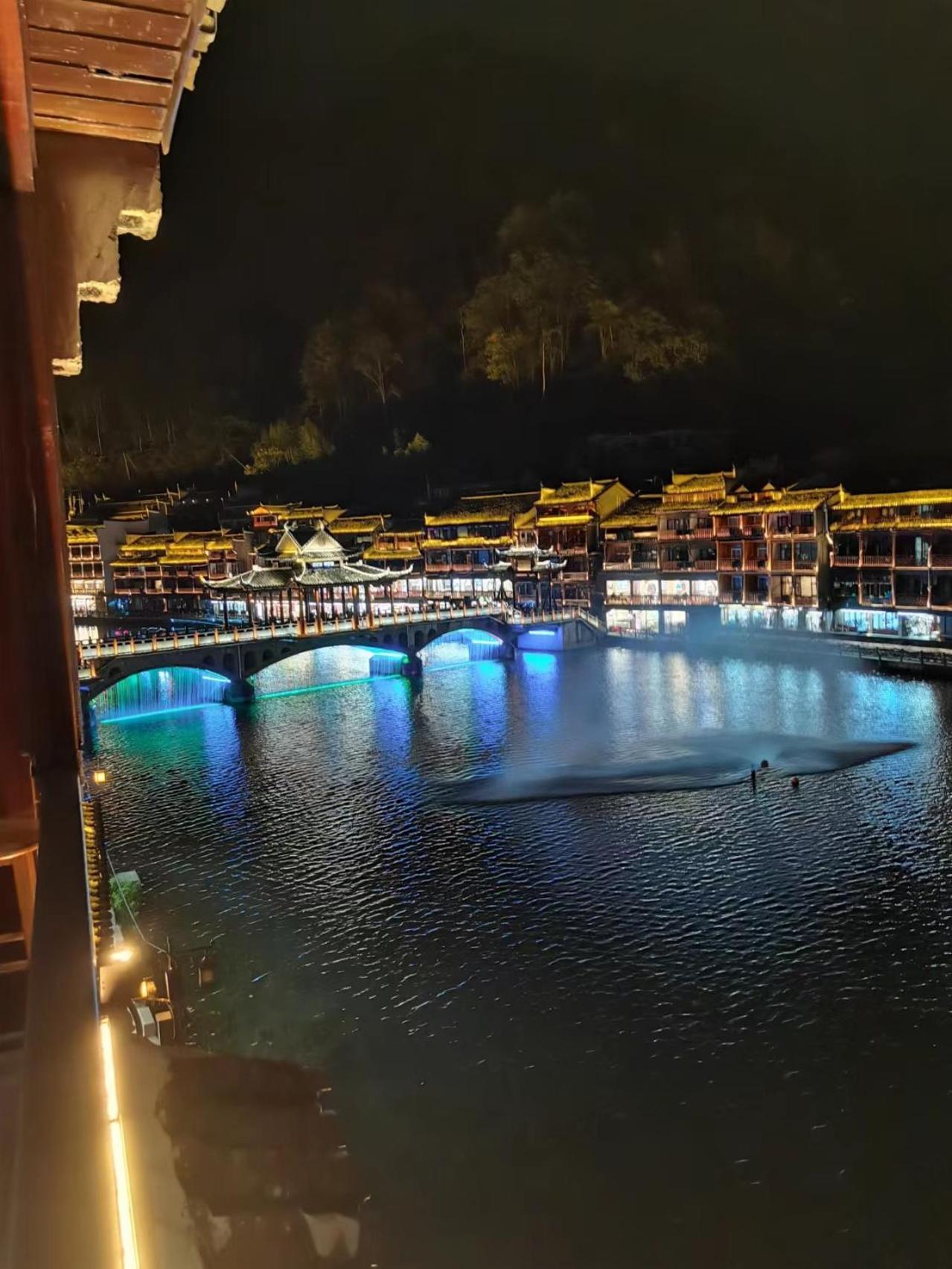 Fenghuang Ancient Town Lazy Cat Riverside Inn Exterior photo