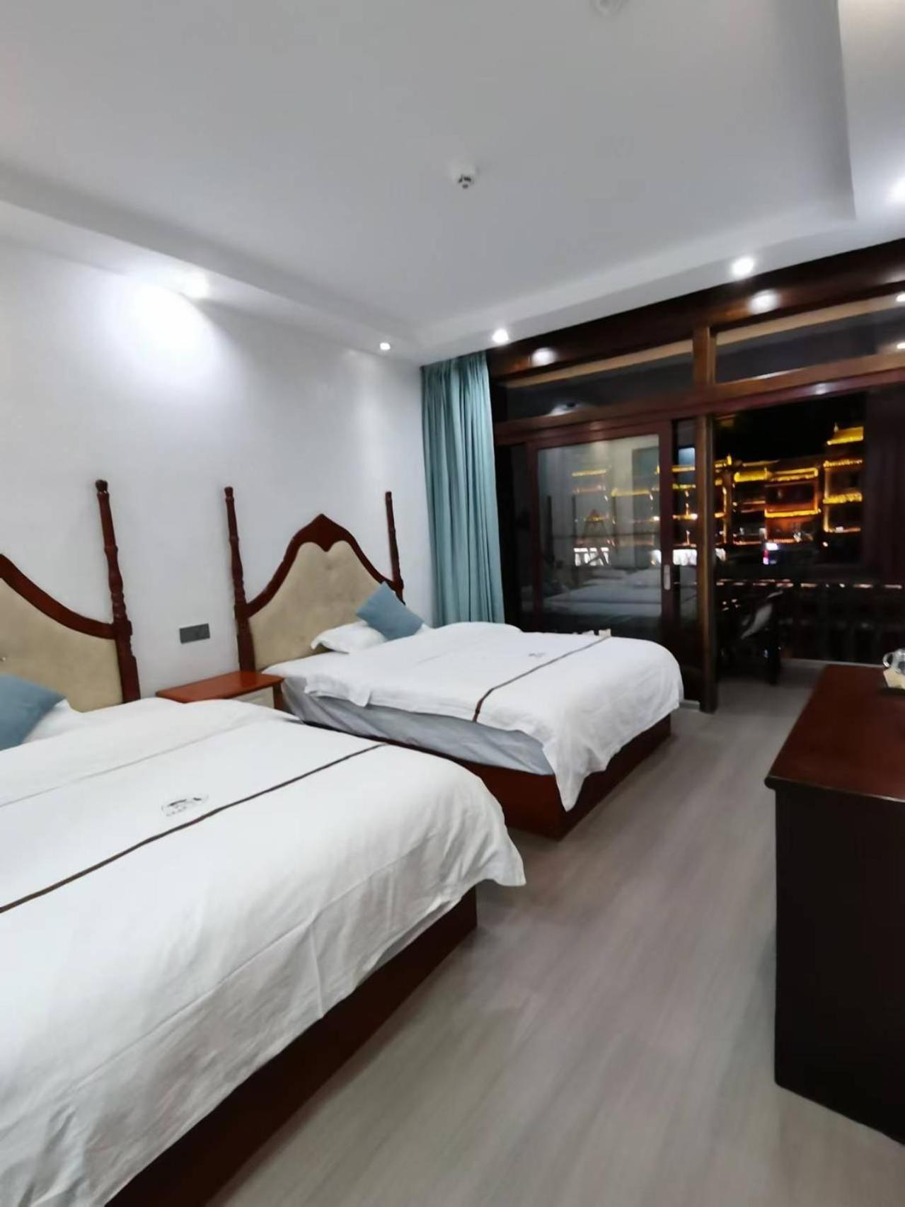 Fenghuang Ancient Town Lazy Cat Riverside Inn Exterior photo