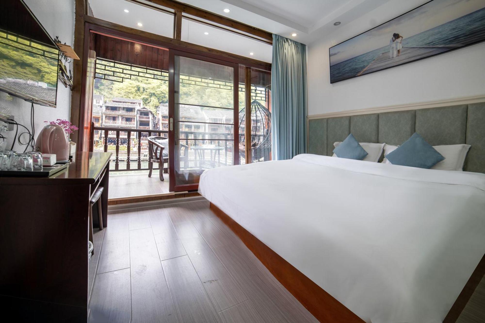Fenghuang Ancient Town Lazy Cat Riverside Inn Exterior photo