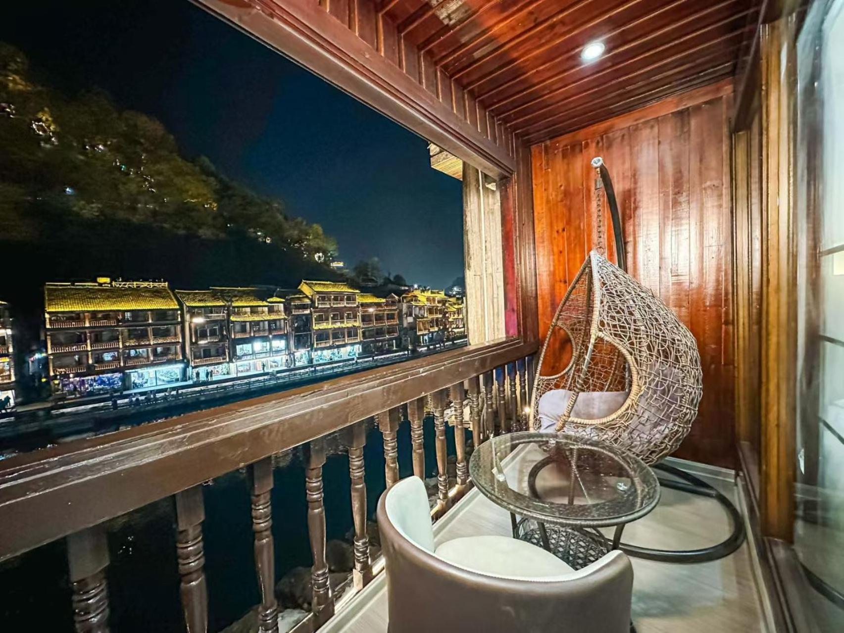 Fenghuang Ancient Town Lazy Cat Riverside Inn Exterior photo