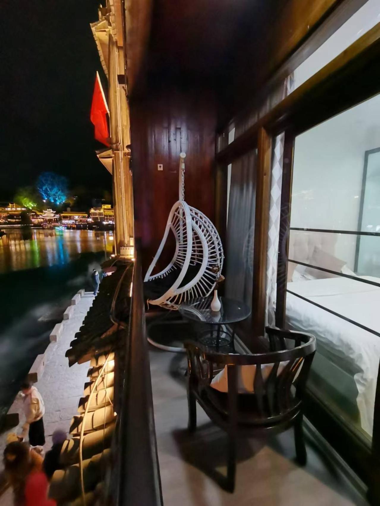 Fenghuang Ancient Town Lazy Cat Riverside Inn Exterior photo