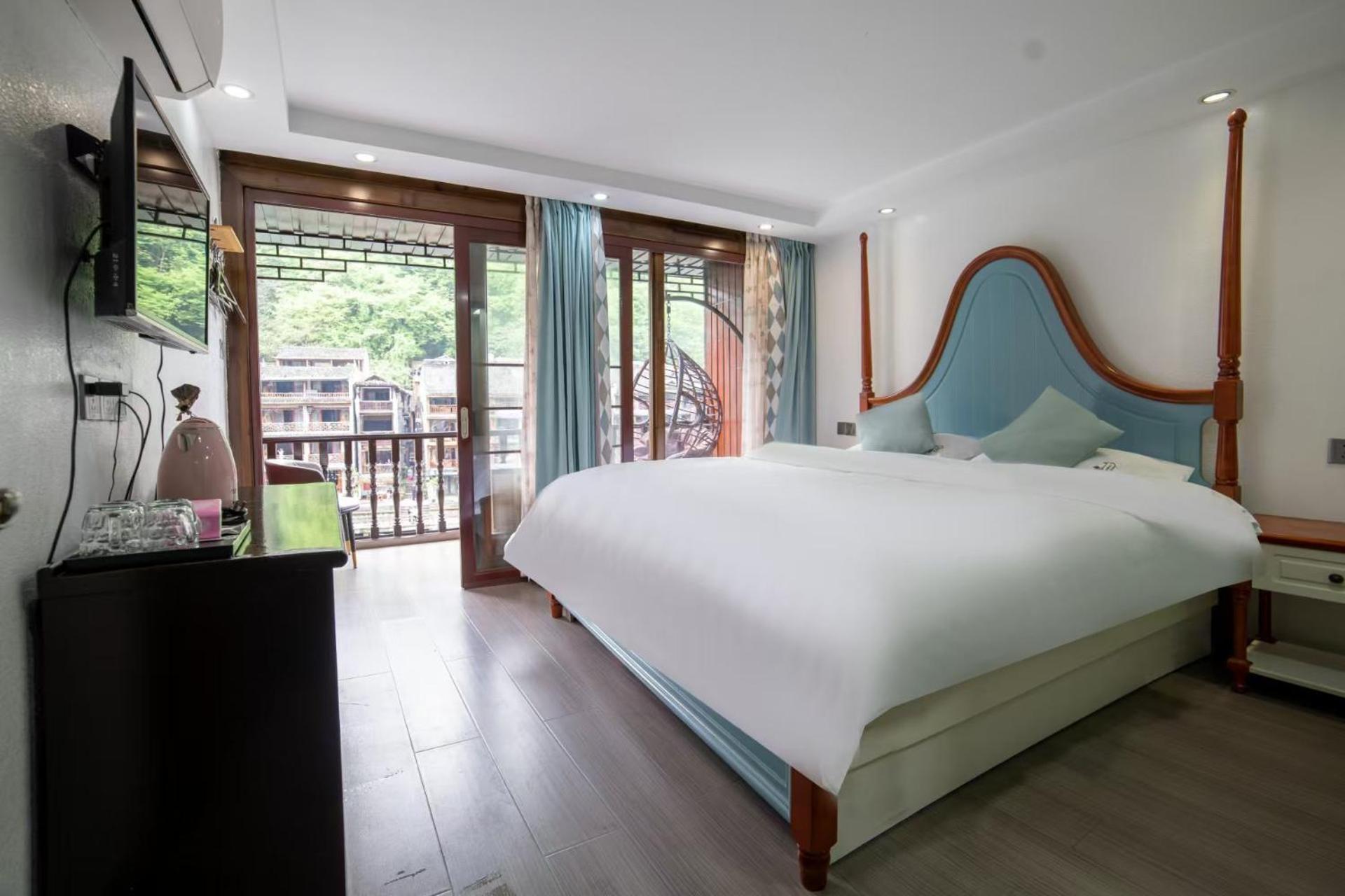 Fenghuang Ancient Town Lazy Cat Riverside Inn Exterior photo