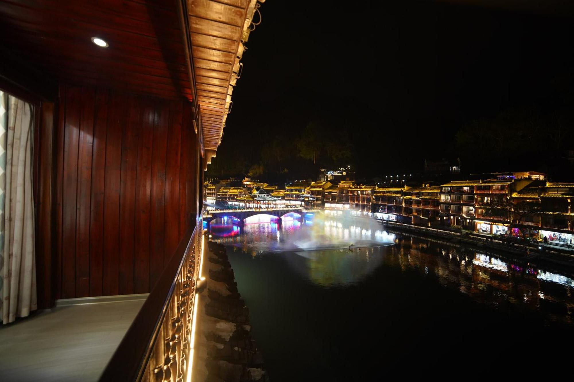 Fenghuang Ancient Town Lazy Cat Riverside Inn Exterior photo