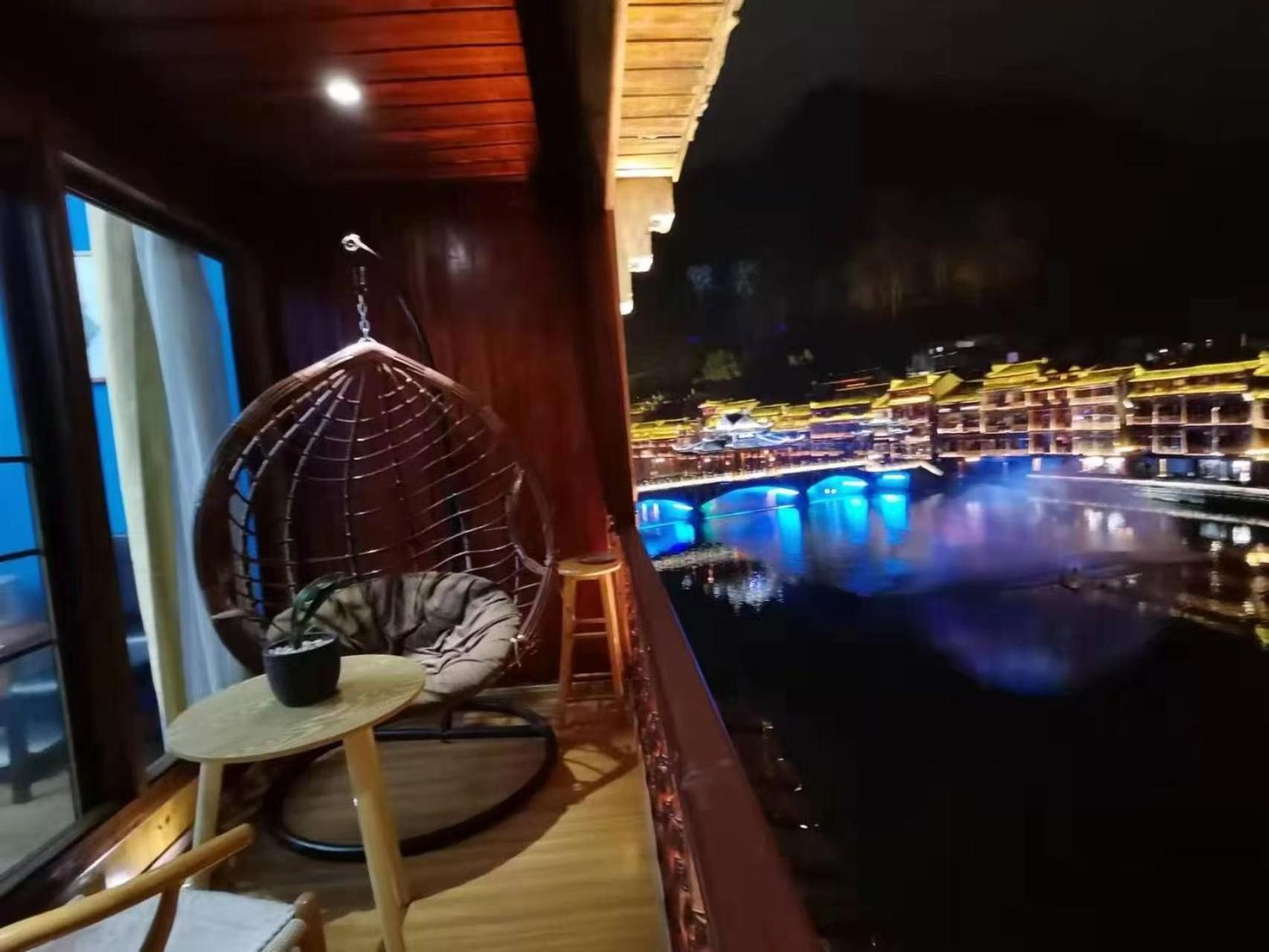 Fenghuang Ancient Town Lazy Cat Riverside Inn Exterior photo